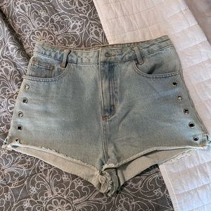Dainty Hooligan size small jean shorts